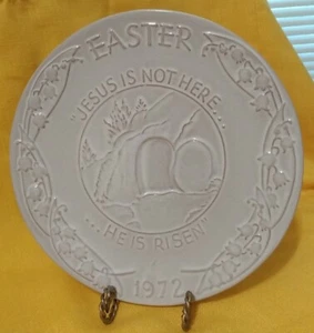 Frankoma Pottery VTG Wall Plate 1972 Easter He is Risen Oral Roberts Association - Picture 1 of 4