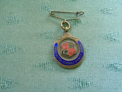 1936 - 1937 KENSINGTON SCHOOLS SPORTS ASSOCIATION NETBALL ENAMEL MEDAL - Image 1 of 3