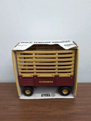 1/16 Ertl Farm Toy New Holland Bale Throw Wagon  - Image 1 of 3
