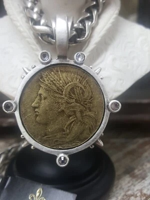 Collar Colgante Medallón Dupuis Francés Kande Plata y Latón Foto 1 de 4