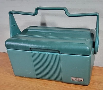 Lancheira vintage Stanley Aladdin verde isolada dividida modelo #37210 - Imagem 1 de 4