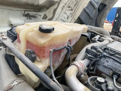 Botella de desbordamiento de radiador izquierdo/conductor Freightliner C120 Century 2006-2015 - usada Foto 1 de 3