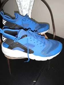 Grundschule blau schwarz und weiß Nike Huarache Schuhe  - Bild 1 von 4