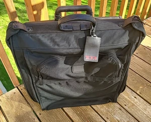 Tumi Alpha G4 Upright Rolling 2 Wheels Garment Bag Hanging Case Luggage 22x22x11 - Picture 1 of 9