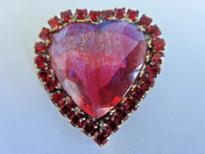 Gorgeous Czech Vintage Style Glass Rhinestone Button     Heart   Ruby Red - Picture 1 of 3