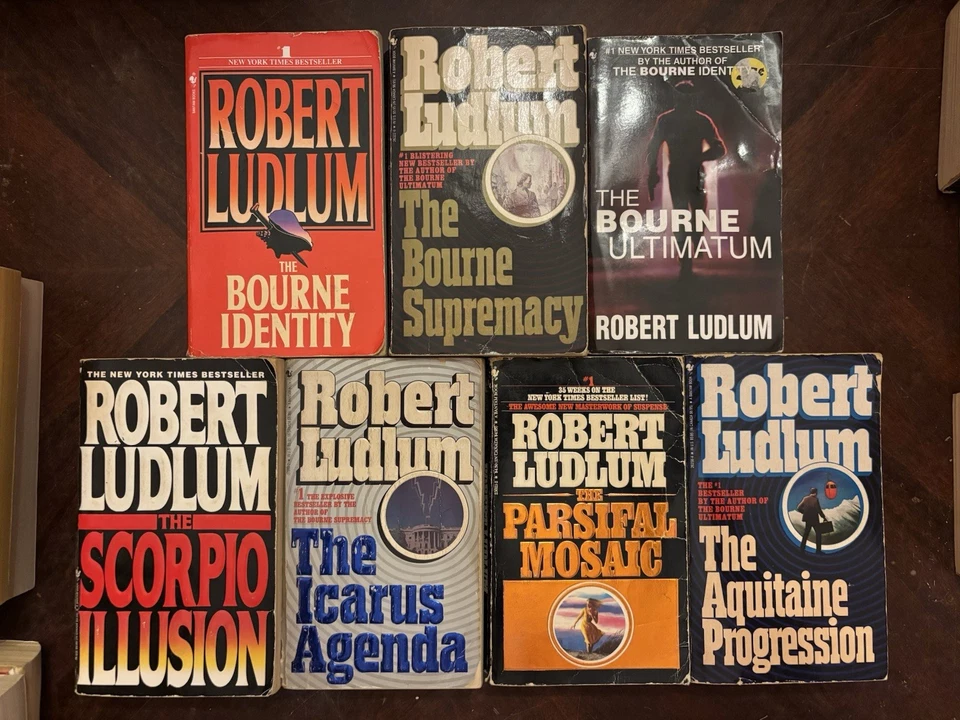 Lot of 7 Robert Ludlum PB Books- Bourne Trilogy, Political Thriller Novels - Image 1 of 3