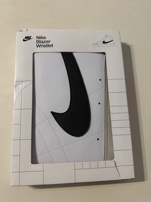 NUEVO CON ETIQUETAS Nike Blazer Bolso de Muñequera Grande Bolso sin asas Blanco/Negro 7" x 5.5" Unisex A25 Foto 1 de 4