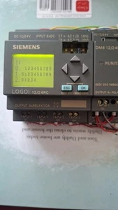 Siemens LOGO! Controlador lógico 12/24RC + módulo de salida 6ED1055-1MB00-0BA1 - Imagen 1 de 4