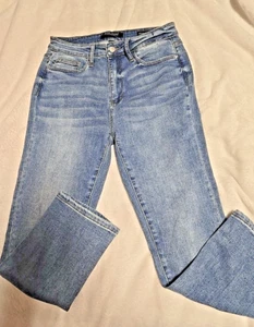 Judy Blue Women's High Rise Skinny Fit Capri Jeans Med Blue Size: 9/29 - Picture 1 of 11
