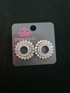 Paparazzi Jewelry Earrings ~ Buckingham Beauty - White 2509. - Picture 1 of 2