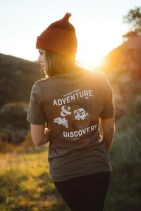 NWOT The Parks Apparel Women's/Unisex Adventure Discovery Expedition Tee • Small - Picture 1 of 2