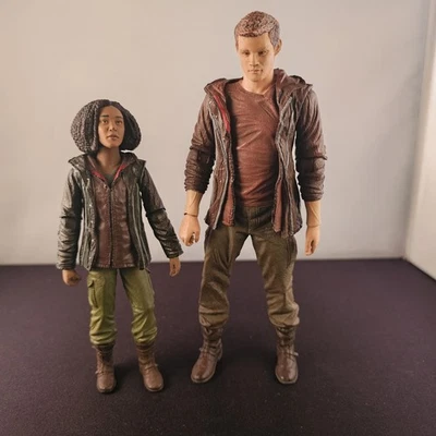 Фигурки NECA The Hunger Games Cato and Rue (Toys R Us Exclusive) 2012 Lionsgate - Изображение 1 из 4