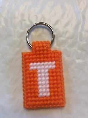 NCAA UT VOLS TENNESSEE “T” Hecho a Mano Punta de Aguja Llavero Soporte Naranja Foto 1 de 4