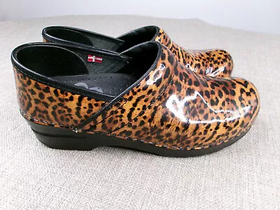 Tamancos de couro envernizado com estampa de leopardo/chita SANITA DINAMARQUÊS 39/8 - Imagem 1 de 4