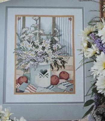Country Bouquet Cross Stitch Pattern Daisy Lavender Winget Leisure Arts 970 - Image 1 of 3
