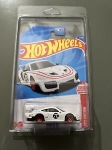 Hot Wheels Target Red Edition Exclusive Porsche 935 #70 With Protector Case