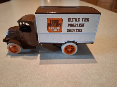 Ertl: 1926 Mack Bulldog Truck Coin Bank: Trustworthy Hardware: 1/25 Scale - Image 1 of 4