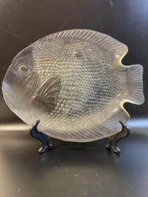 Vintage Fish Shaped Clear Textured Glass Dinner Plates – Set of 3  -  B5 - Image 1 of 4