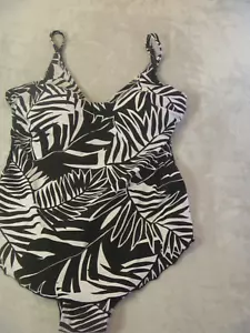 Sea & Sand Beachwear 1 piece Womens SWIMSUIT Black White Plus Size 18W NEW - Picture 1 of 9