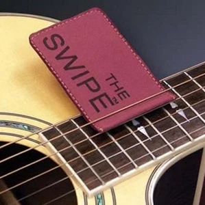 The Swipe, kit limpiador de cuerdas de guitarra de microfibra, Borgoña BS - Imagen 1 de 2