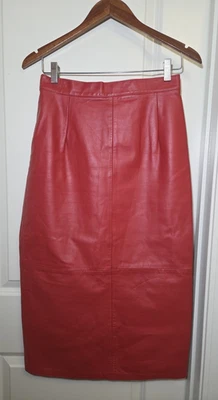 Falda De Colección Años 80 Cuero Roja Lápiz Abertura Trasera Talla 9/10 Rockabilly Western *DEFECTUOSA Foto 1 de 4