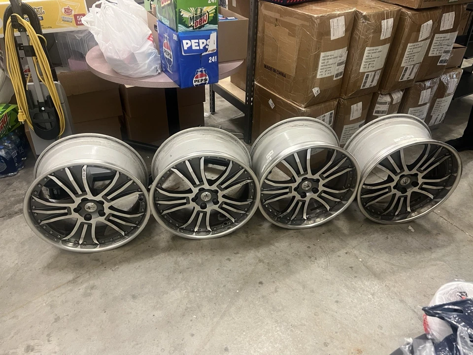 Llantas originales Maserati GranTurismo buenas para un 2007-2019, originalmente en un 2012 Foto 1 de 4