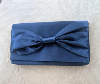 Jessica McClintock Azul Noche Bolso sin asas / Bandolera / Bolso de hombro Lazo Satinado  Foto 1 de 4