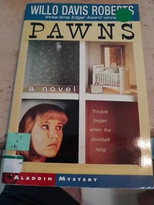 PAWNS By Willo Davis Roberts *Good Condition* - Imagen 1 de 4