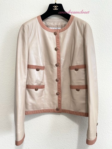 GIACCA BLAZER IN PELLE CHANEL ICONIC BEIGE SCURO A QUATTRO TASCHE NUOVA CON ETICHETTE FR40