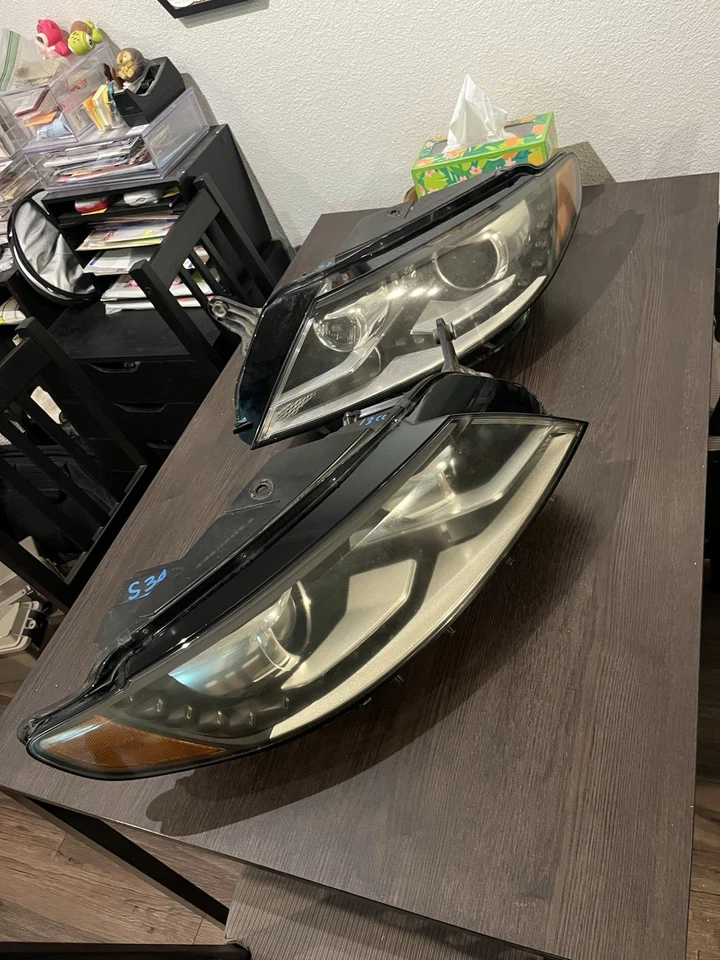 Juego completo de faros HID para Volkswagen CC 2013-2017 con bombillas OEM usados Foto 1 de 4