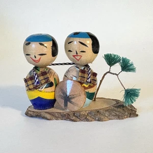 Vintage Pair Miniature Kokeshi Bobblehead Dolls on Wood Base 2" - Picture 1 of 10