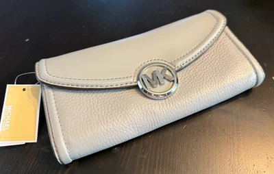 Cartera Continental Michael Kors Fulton Solapa Grande - Nueva con Etiquetas - Cuero Gris Foto 1 de 4