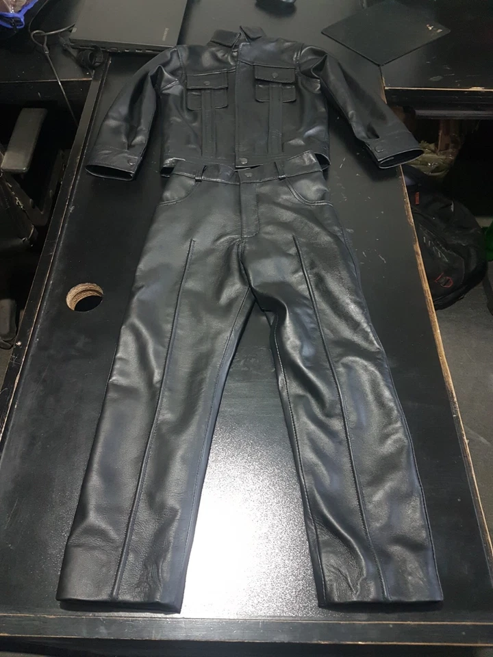 Elvis Presley 1968 Comeback 特殊羊皮黑色皮革西装男孩款 — 第 1/4 张图片