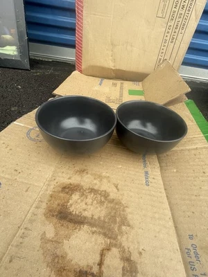 Juego de dos cuencos de cerámica negro mate de Strawberry Street Foto 1 de 4