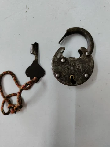 ANTIQUE 1900 Brass PADLOCK Primitive WORKING Rare old Rare Collectible Cover