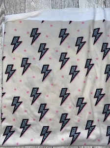 DBP FABRIC Lightning Bolts media yarda Crema NUEVO - Imagen 1 de 2