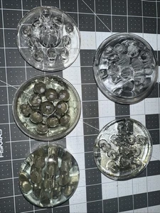 Posten 5 Vintage Glas Blumenfrösche 11, 10 11, 11 & 11 Loch Runde Blumenfrösche. - Bild 1 von 6