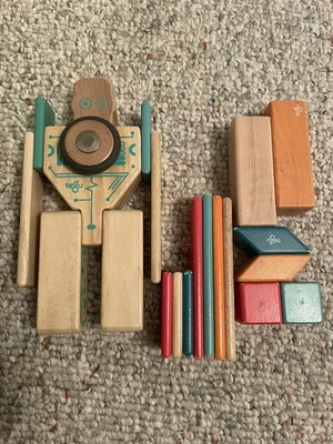 Juego de bloques magnéticos de madera Tegu Magbot, 1-99 años, lote de 9 piezas + 13 bloques Foto 1 de 4