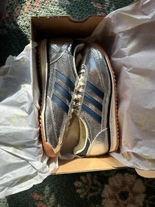 Adidas Originales SL 72 OG Plateado Metálico/Azul Marino JH8654 Zapatos Unisex NUEVO Talla 9W - Imagen 1 de 8
