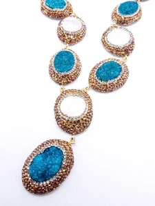 GLITZERNDE blaue Druzy Mutter Perle Muschel rauchbraune Kristalle Tropfen Drapierung Halskette - Bild 1 von 18