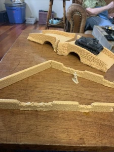 Brücke & Steinmauern für Diorama, abgebildet mit 1/72 Panzer und Figur (nicht enthalten) - Bild 1 von 11