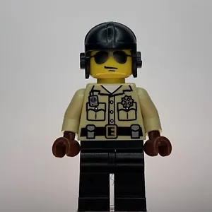 Lego Collectible Traffic Cop Minifigure COL022 Series 2 EUC - Picture 1 of 4