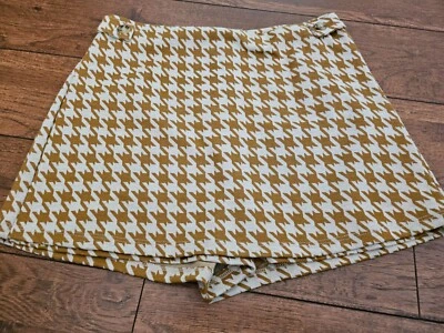 Falda corta a cuadros Altar'd State oro amarillo/beige otoño moda mediana Foto 1 de 4