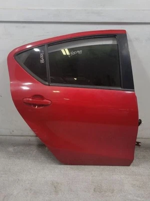 Puerta derecha pasajero trasero Toyota Prius 2012-2019 - absolutamente roja *abolladura menor* Foto 1 de 4