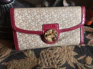 DKNY Patent Sutton Zip Around Red Large Wallet Genuine Designer - Picture 1 of 8