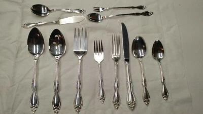 Wm. A. Rogers / Oneida Ltd, "Old South" flatware/silverware, individual pieces - Image 1 of 2