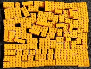 LEGO 2x Bricks 200g+ Yellow Building Block Pieces Wall Starter Bundle 2x2 2x4 - Picture 1 of 4