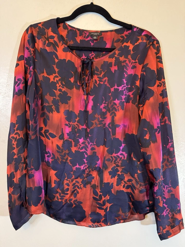 Blusa Ann Taylor Floral Mangas Largas Talla M Con Cerradura Atada En La Parte Frontal  Foto 1 de 4