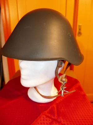 NVA Stahlhelm, neuwertig - Bild 1 von 3
