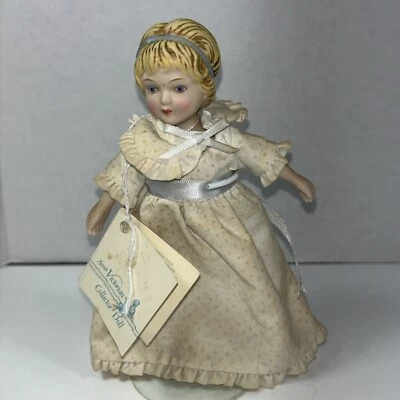 Muñeca Coleccionista Victoriana Avon 1983 Vintage Pintada a Mano Bisque Porcelana en Caja Foto 1 de 4